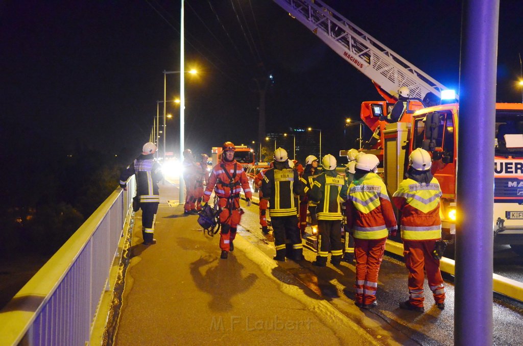 Einsatz BF Hoehenretter Koelner Seilbahn Hoehe Zoobruecke P2642.JPG